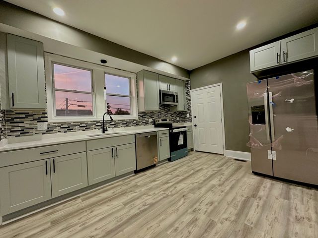 801 S 16th Avenue, Maywood, IL 60153