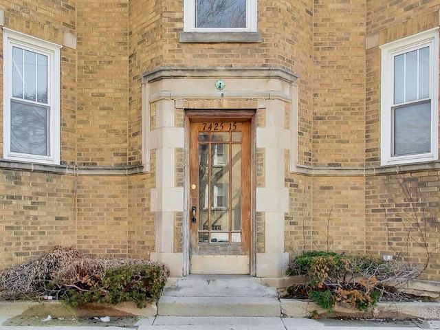 7425 N Campbell Avenue 3, Chicago, IL 60645