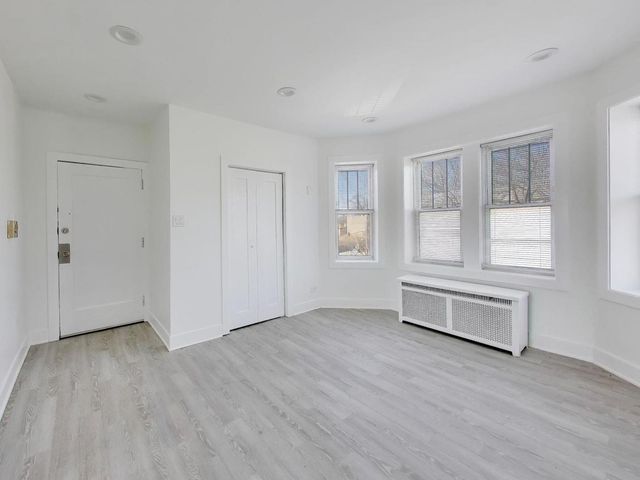 7425 N Campbell Avenue 3, Chicago, IL 60645