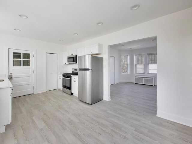 7425 N Campbell Avenue 3, Chicago, IL 60645