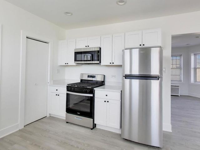 7425 N Campbell Avenue 3, Chicago, IL 60645