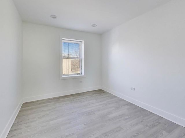 7425 N Campbell Avenue 3, Chicago, IL 60645