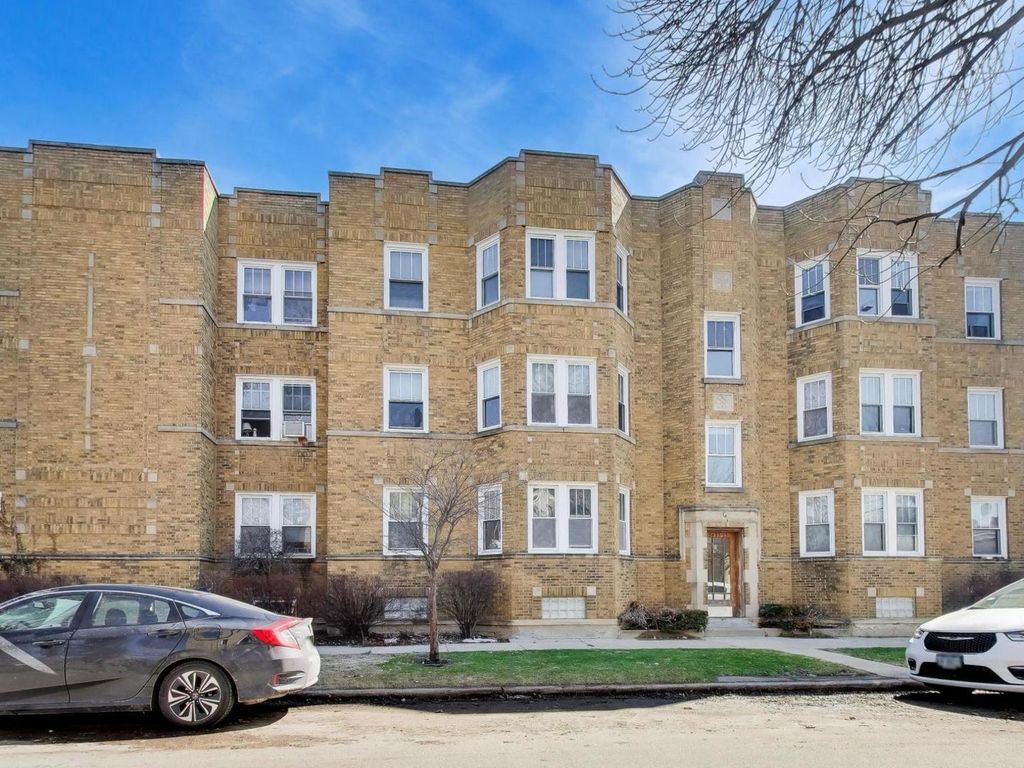 7425 N Campbell Avenue 3, Chicago, IL 60645