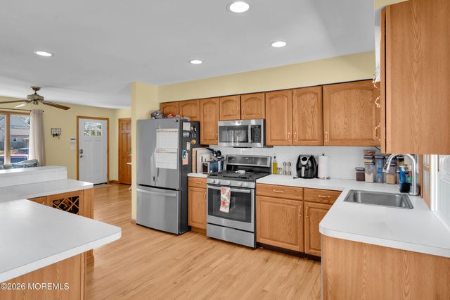 203 Gilford Avenue, Island Heights, NJ 08732