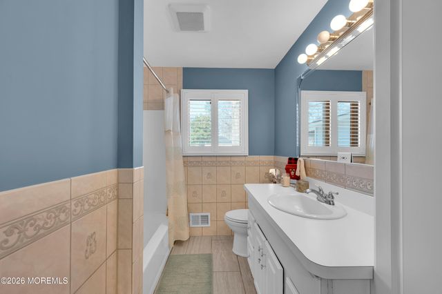 203 Gilford Avenue, Island Heights, NJ 08732