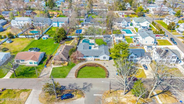 203 Gilford Avenue, Island Heights, NJ 08732