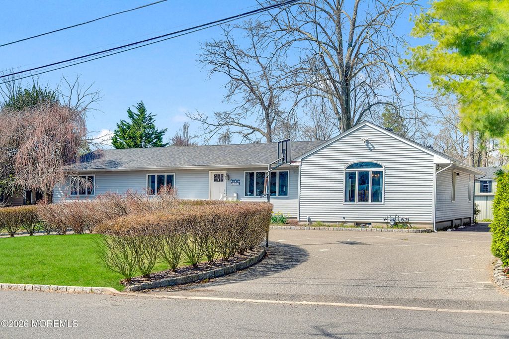 203 Gilford Avenue, Island Heights, NJ 08732