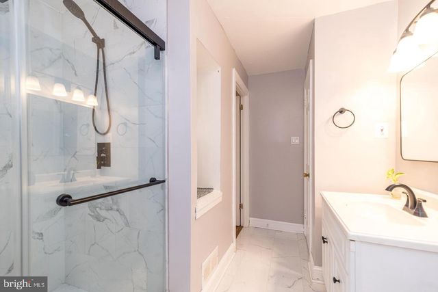 704 YARDLEY CMNS, Yardley, PA 19067