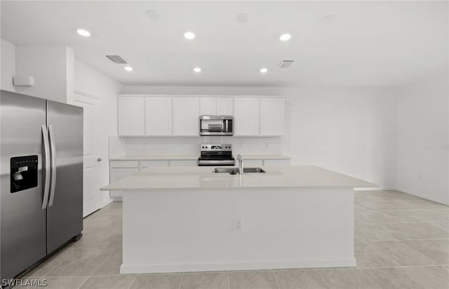 1572 Lake Jessup CIR, Cape Coral, FL 33909