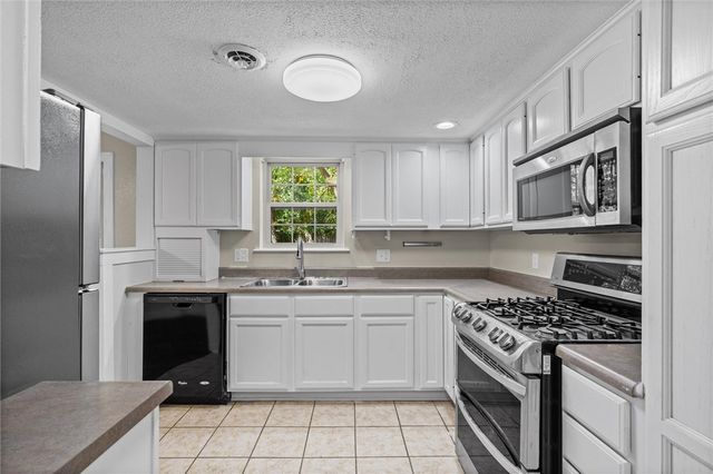 204 E Henson Avenue, Springdale, AR 72764