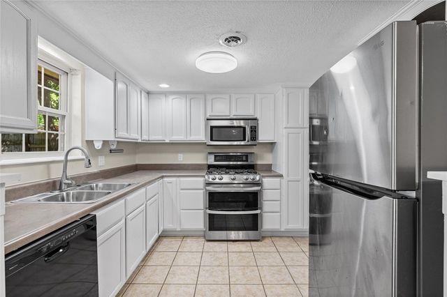 204 E Henson Avenue, Springdale, AR 72764