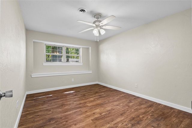 204 E Henson Avenue, Springdale, AR 72764