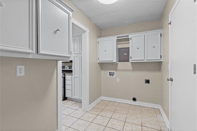 204 E Henson Avenue, Springdale, AR 72764
