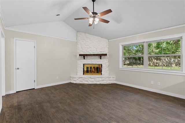 204 E Henson Avenue, Springdale, AR 72764