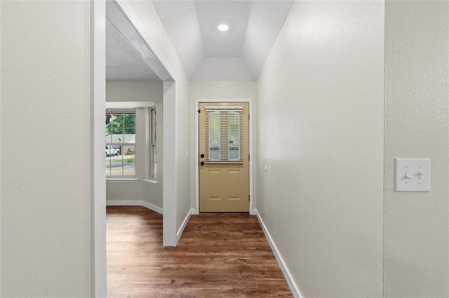 204 E Henson Avenue, Springdale, AR 72764