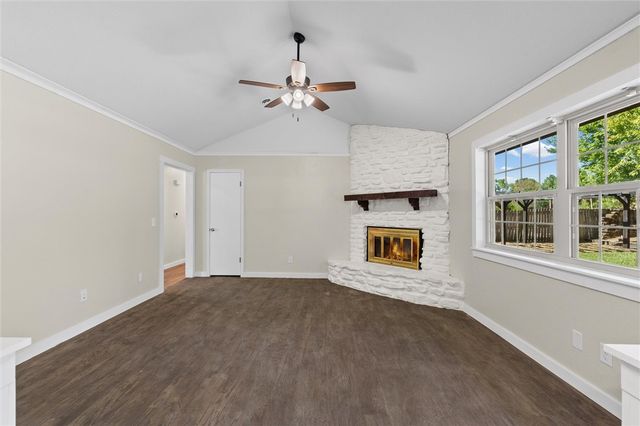 204 E Henson Avenue, Springdale, AR 72764