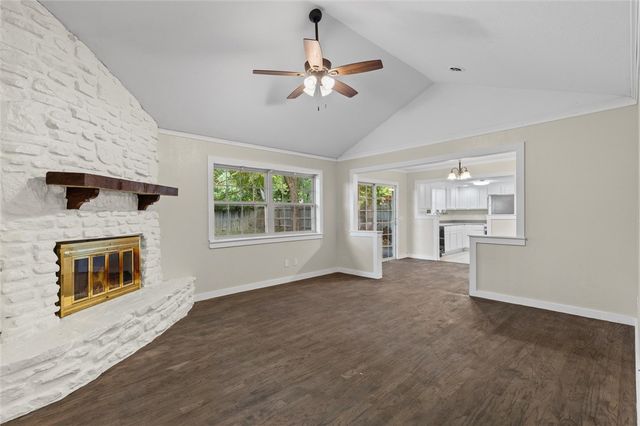 204 E Henson Avenue, Springdale, AR 72764
