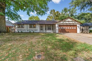 204 E Henson Avenue, Springdale, AR 72764