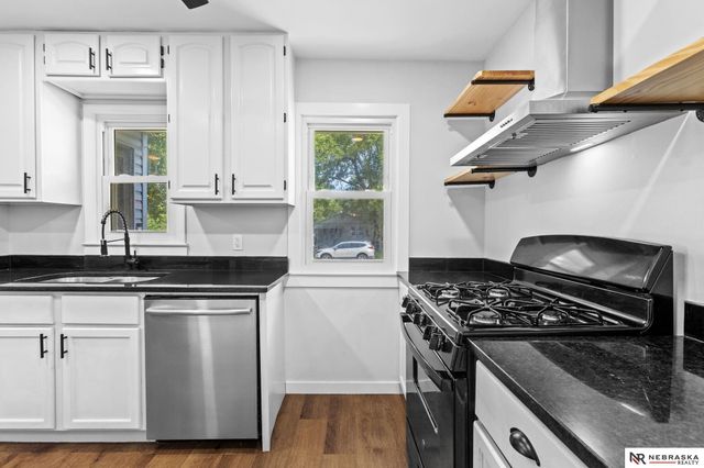 3532 N 39th Street, Omaha, NE 68111