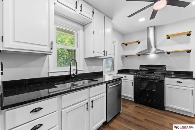 3532 N 39th Street, Omaha, NE 68111