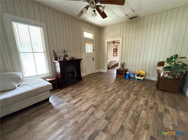 202 S Virginia Street, Port Lavaca, TX 77979