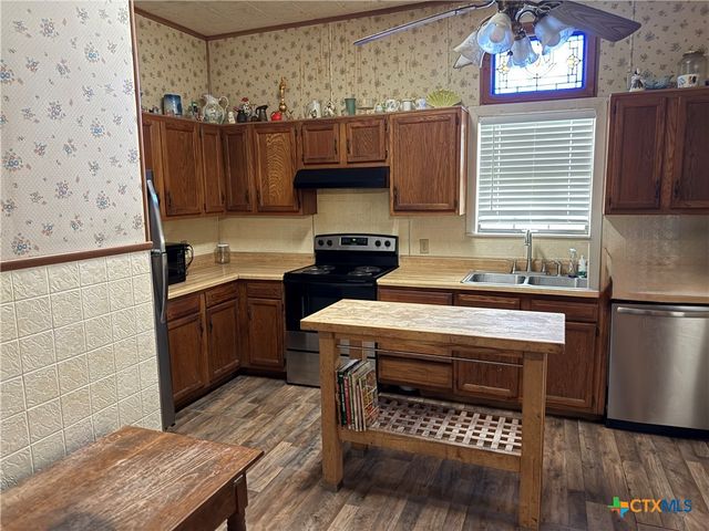 202 S Virginia Street, Port Lavaca, TX 77979