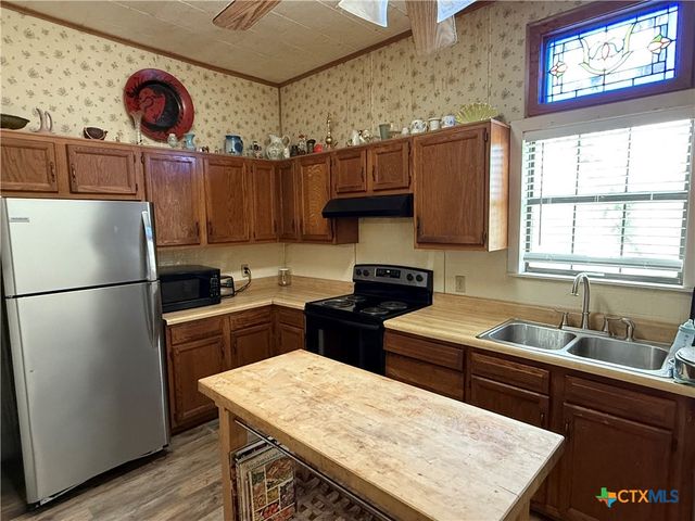 202 S Virginia Street, Port Lavaca, TX 77979