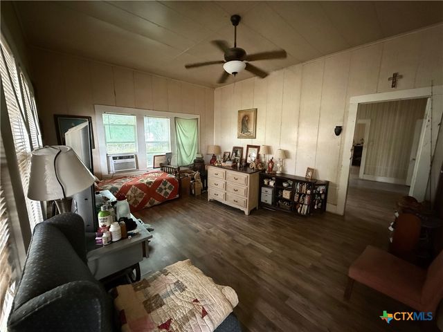 202 S Virginia Street, Port Lavaca, TX 77979