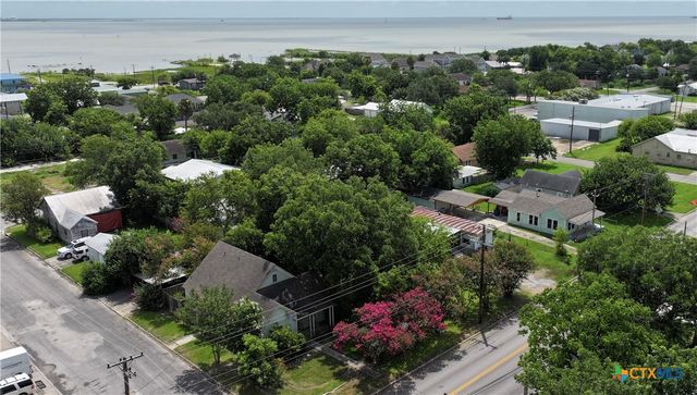 202 S Virginia Street, Port Lavaca, TX 77979