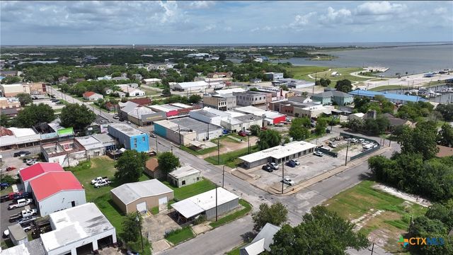 202 S Virginia Street, Port Lavaca, TX 77979