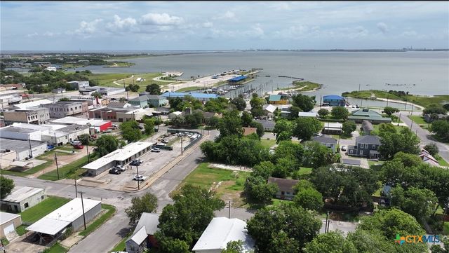 202 S Virginia Street, Port Lavaca, TX 77979
