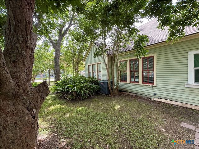 202 S Virginia Street, Port Lavaca, TX 77979
