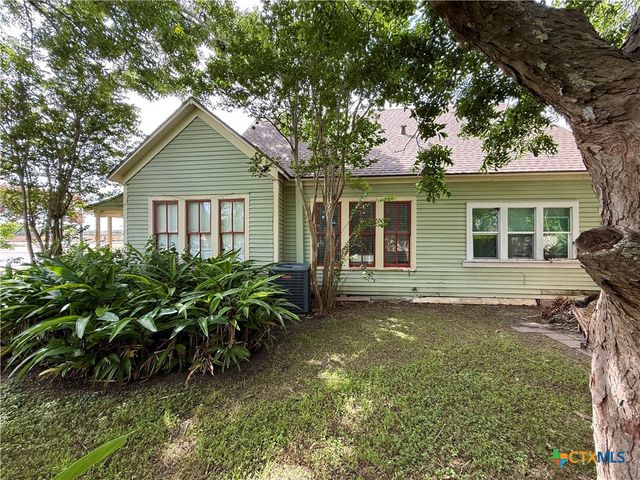 202 S Virginia Street, Port Lavaca, TX 77979
