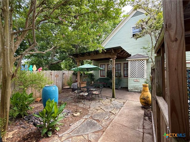 202 S Virginia Street, Port Lavaca, TX 77979