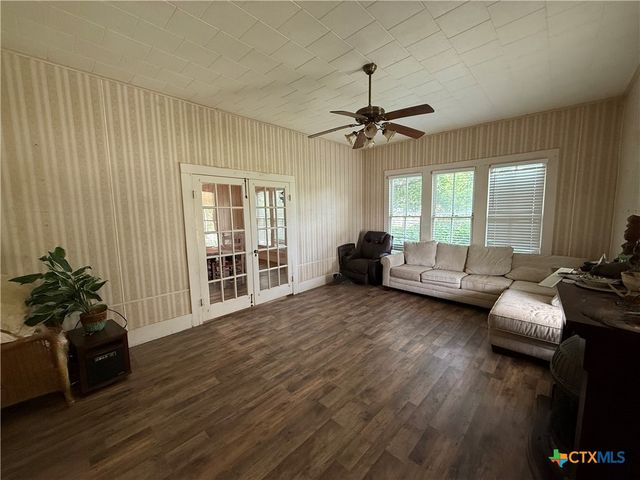 202 S Virginia Street, Port Lavaca, TX 77979