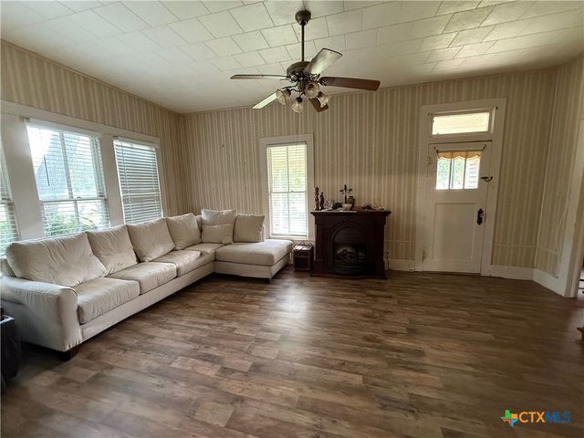 202 S Virginia Street, Port Lavaca, TX 77979