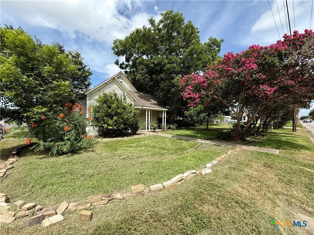 202 S Virginia Street, Port Lavaca, TX 77979