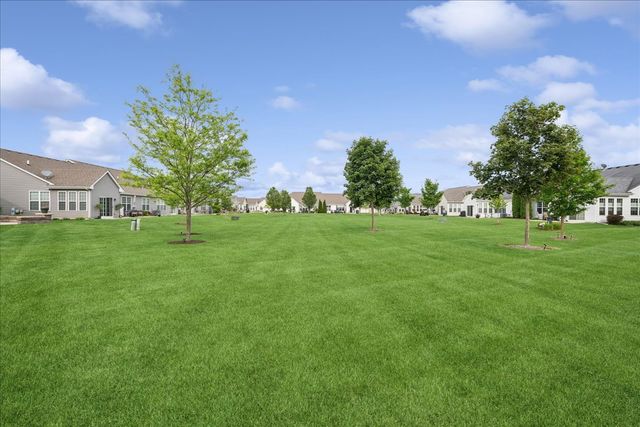 605 N Falls Circle, Pingree Grove, IL 60140
