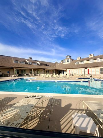 605 N Falls Circle, Pingree Grove, IL 60140