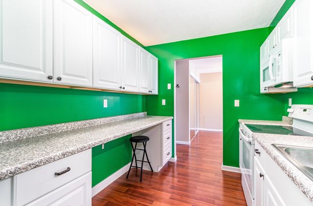 6423 Colony Way 1J, Edina, MN 55435