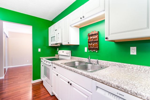 6423 Colony Way 1J, Edina, MN 55435