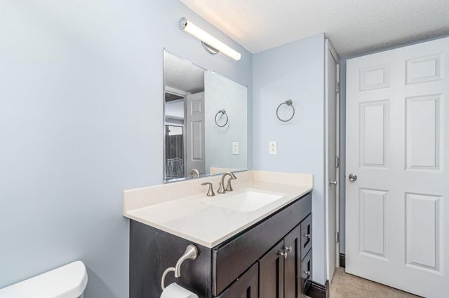 6423 Colony Way 1J, Edina, MN 55435