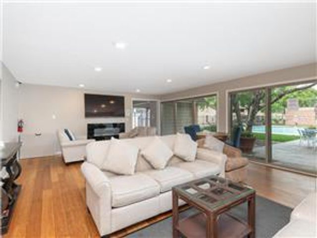 6423 Colony Way 1J, Edina, MN 55435