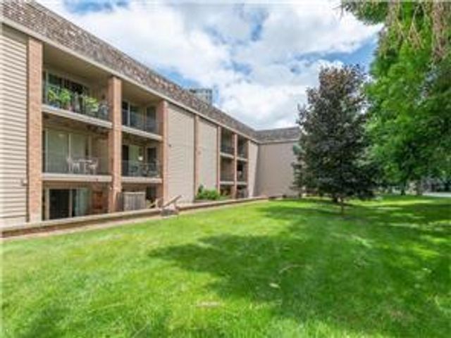 6423 Colony Way 1J, Edina, MN 55435