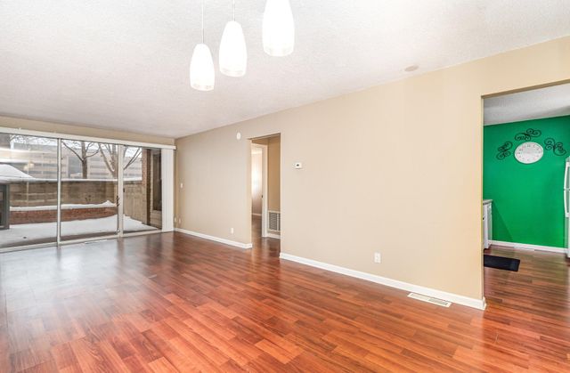 6423 Colony Way 1J, Edina, MN 55435