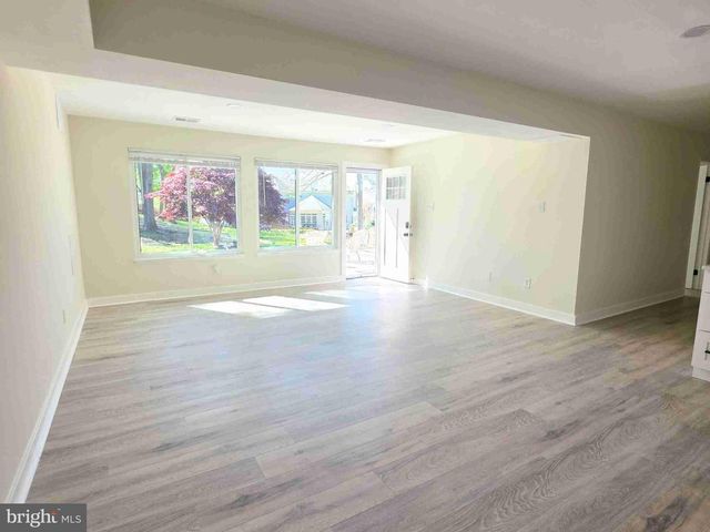 8229 CAGLE RD, Fort Washington, MD 20744