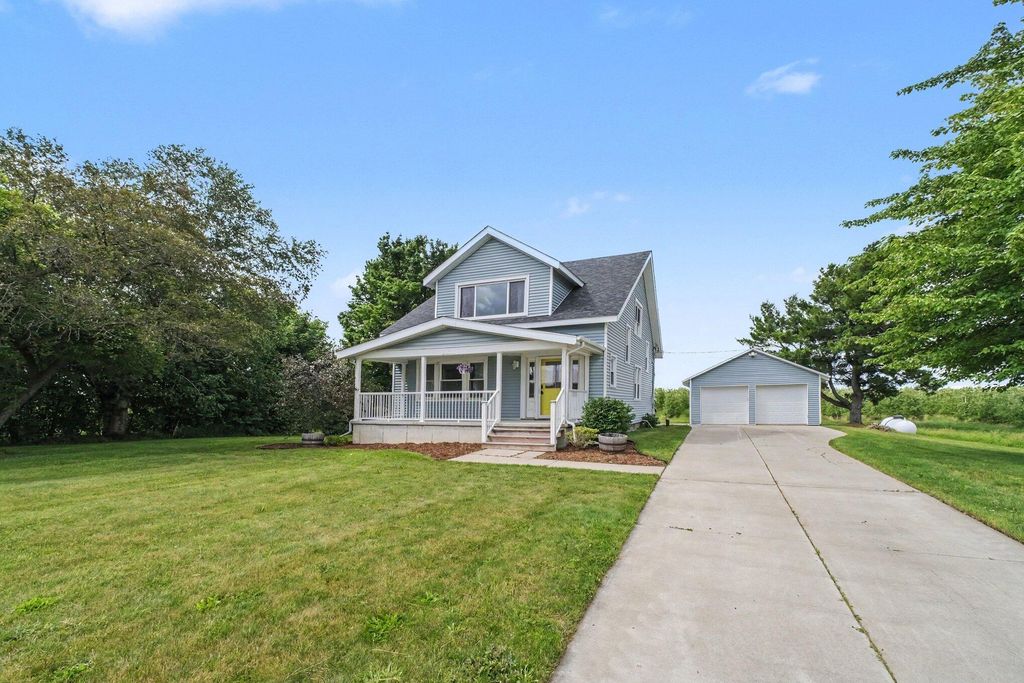 4331 10 Mile Road NW, Sparta, MI 49345