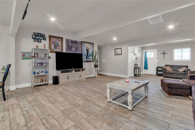 1312 Kingston Drive, Yukon, OK 73099