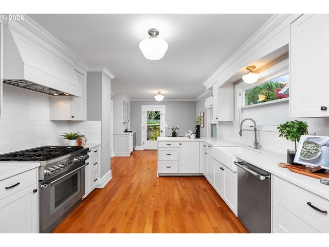 1923 Se 50TH Ave, Portland, OR 97215