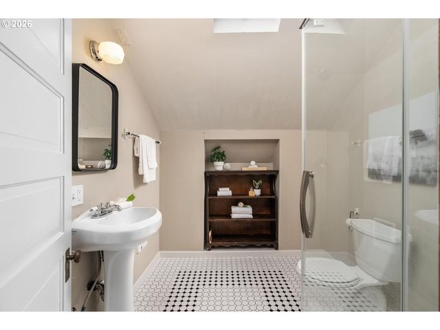 1923 Se 50TH Ave, Portland, OR 97215